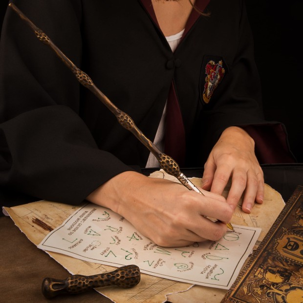 WandPen-AlbusDumbledore-Lifestyle-#6-4895205603868.jpg