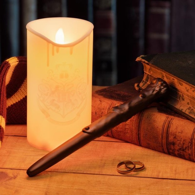 PP9563HP_Harry_Potter_Candle_Light_with_Wand_Remote_Control_Square_Lifestyle_2.jpg