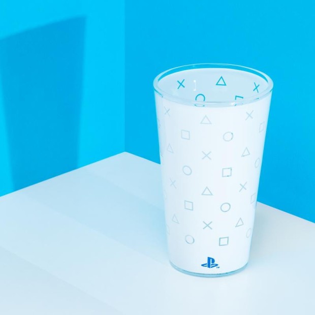 PP7921PS_Playstation_5th_Gen_Glass_Square_Lifestyle.jpg