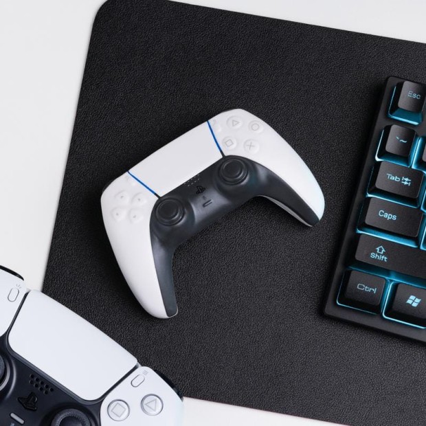 PP9404PS_Playstation_Stress_Controller_PS5_Square_Lifestyle.jpg