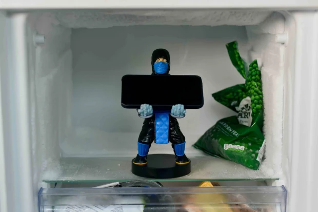 SubZeroCableGuyPhoneandController_1280x.webp