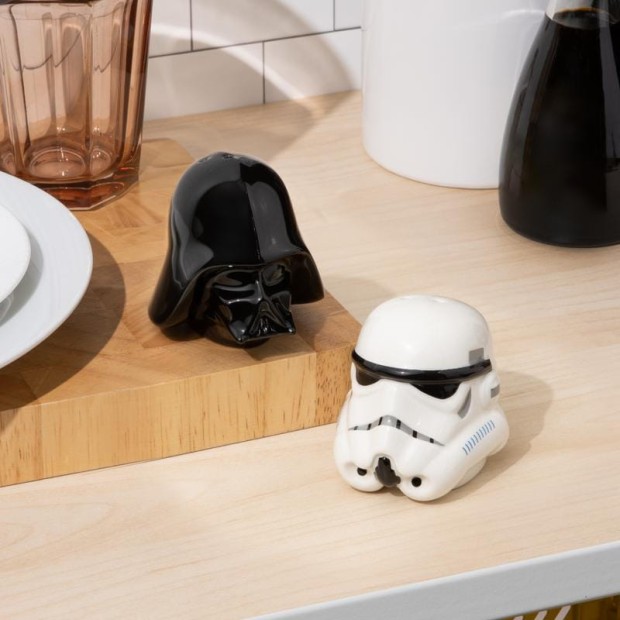 PP13412SW_Star_Wars_Darth_Vader_and_Stormtrooper_Salt_and_Pepper_Shake_lifestyle_square.jpg