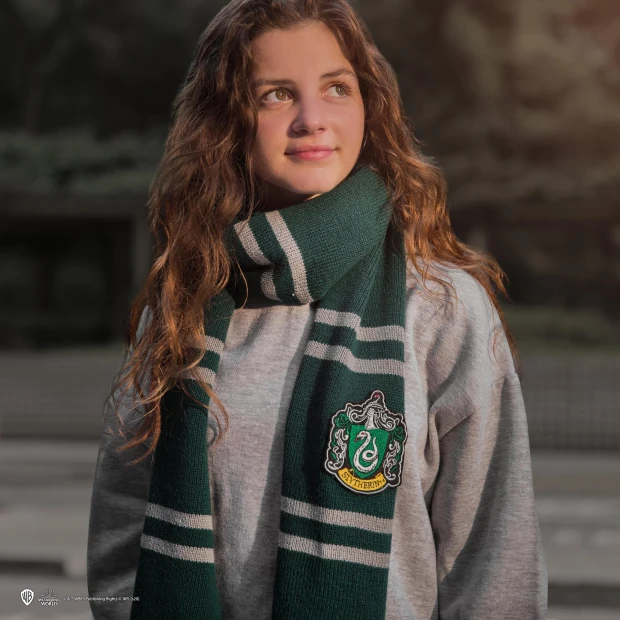 Scarf-Deluxe-Slytherin-HarryPotter-Lifestyle-_1-4895205601444.webp