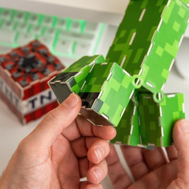 PP13952MCF_Minecraft_Creeper_Construction_Kit_Lifestyle_2_square.jpg