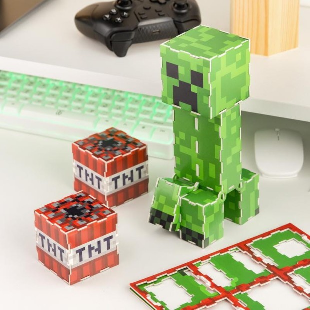 PP13952MCF_Minecraft_Creeper_Construction_Kit_Lifestyle_square.jpg