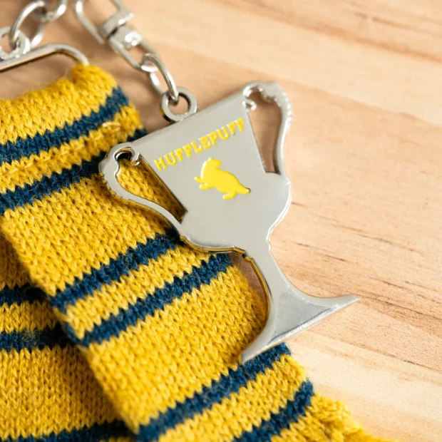 harry-potter-hufflepuff-scarf-keyring.webp