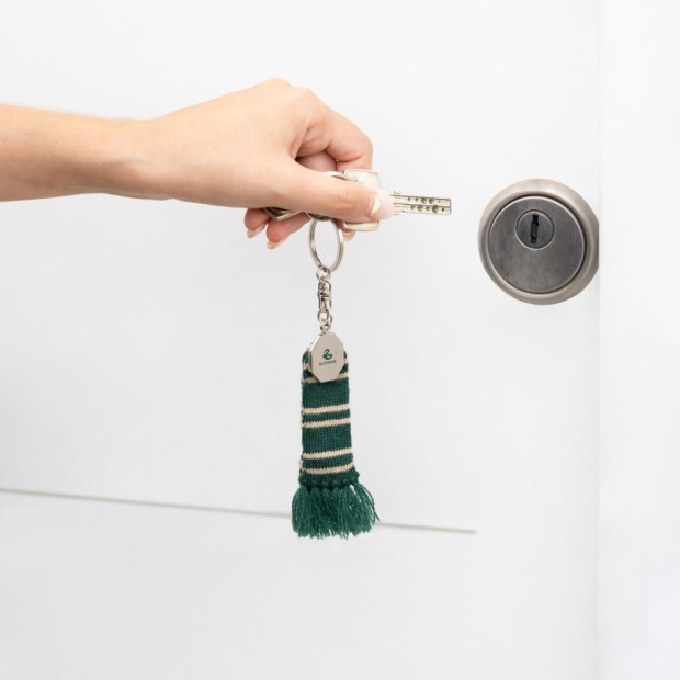 harry-potter-slytherin-scarf-keyring.jpg