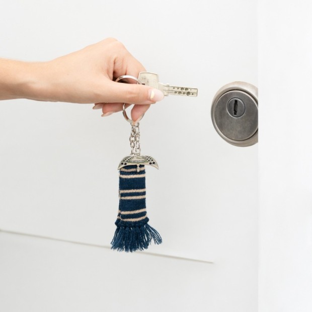 harry-potter-ravenclaw-scarf-keyring.jpg