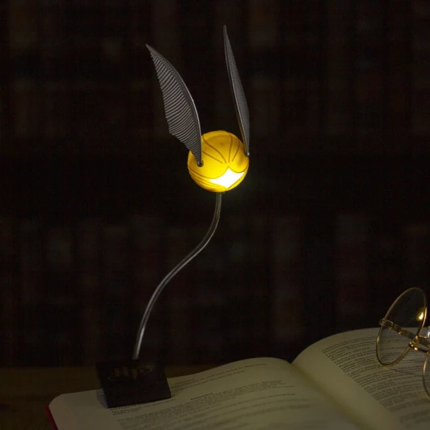 PP5555HP_Harry_Potter_Golden_Snitch_Lumi_Clip_On_Square_Lifestyle_1_1.jpg