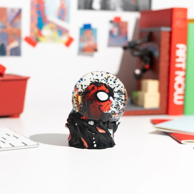 marvel-spiderman-snow-globe (4).jpg