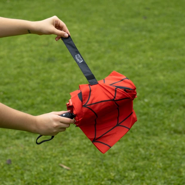 marvel-spiderman-umbrella (5).jpg