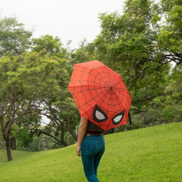 marvel-spiderman-umbrella (6).jpg