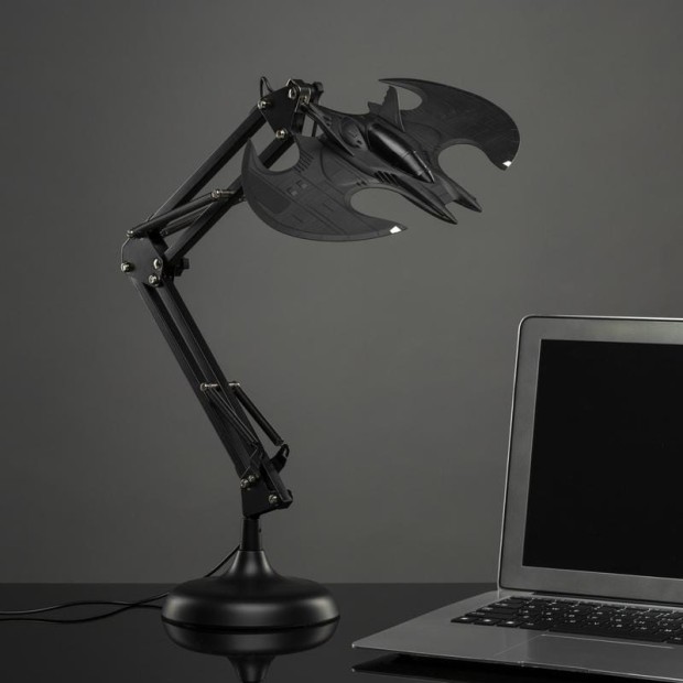 PP5055BM_Batman_Batwing_Posable_Desk_Light_Square_Lifestyle_01.jpg