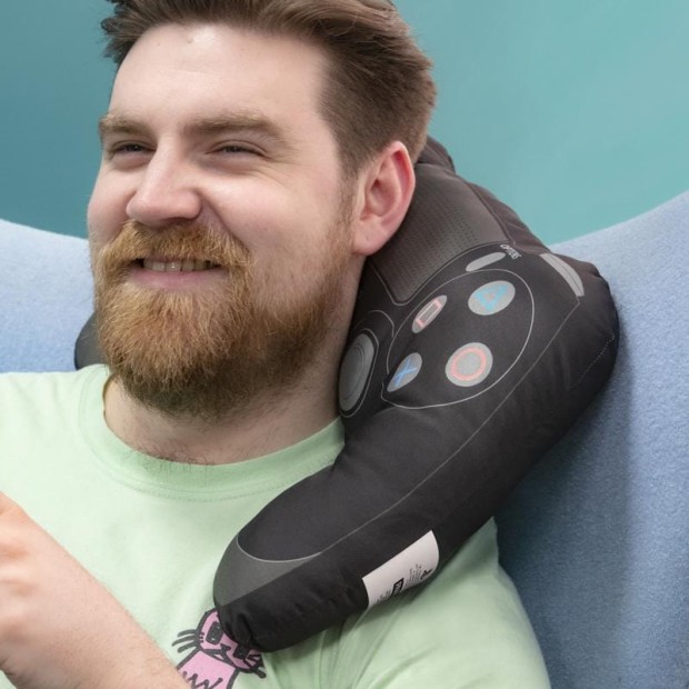 PP6579PS_Playstation_Controller_Cushion_Square_Lifestyle_2.jpg