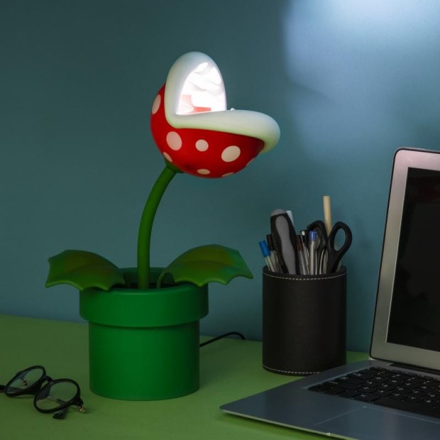 PP6348NN_Super_Mario_Piranha_Plant_Posable_Lamp_Square_Lifestyle_2.jpg