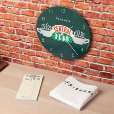PP8418FR_Central_Perk_Kitchen_Gift_Set_Square_Lifestyle.jpg