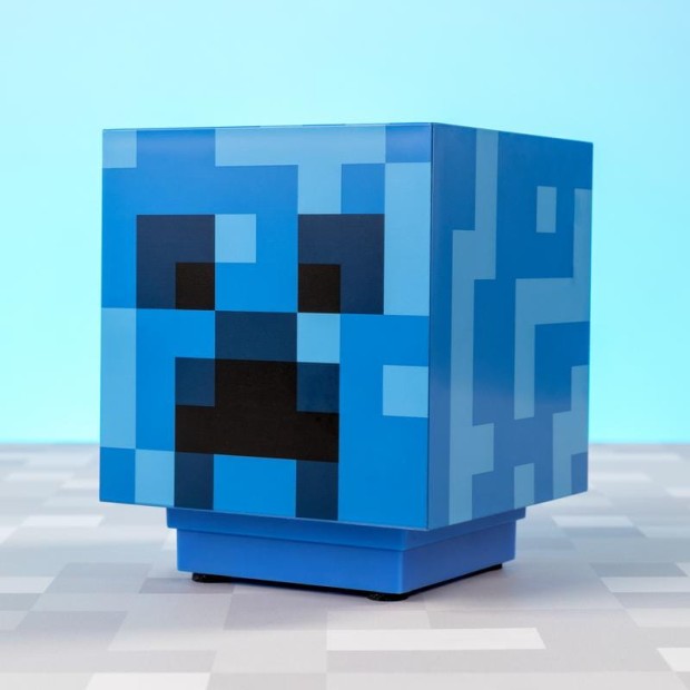 PP7712MCF_Minecraft_Charged_Creeper_Light_OFF_Square_Lifestyle.jpg